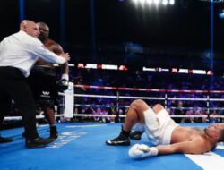 Derek Chisora Robohkan Joe Joyce Di Didepan Oleksandr Usyk