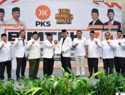 Pemungutan Suara Kepala Daerah Serentak 2024, Pemimpin Negara PKS Serahkan SK Sebagai Bakal Kandidat Gubernur dan Wagub Sumbar