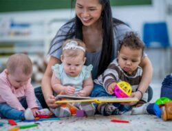 5 Hal yang Perlu Diperhatikan Orang Tua Sebelumnya Titipkan Anak Ke Daycare