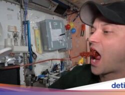 Begini Cara Astronot Makan Saus Tomat Ke Luar Angkasa