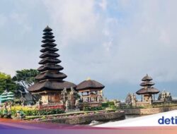 Pura Air Terbesar Bali Ke Ditengah Danau Suci Baratan