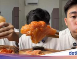 Makan Salmon Campur Tobiko dan Saus Wijen Bersama Sebab Itu Gaya Ke TikTok