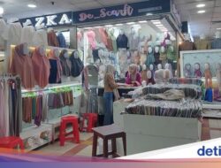 Ramai Turis Malaysia Belanja Di Tanah Abang, Mereka Beli Apa Saja?