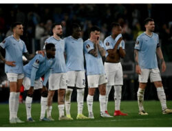 Paus Fransiskus Wafat, Dunia Latihan Italia Hentikan Sambil Laga