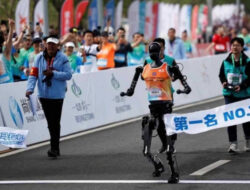Android Bergabung Bersama Manusia Di Lomba Maraton Di Beijing
